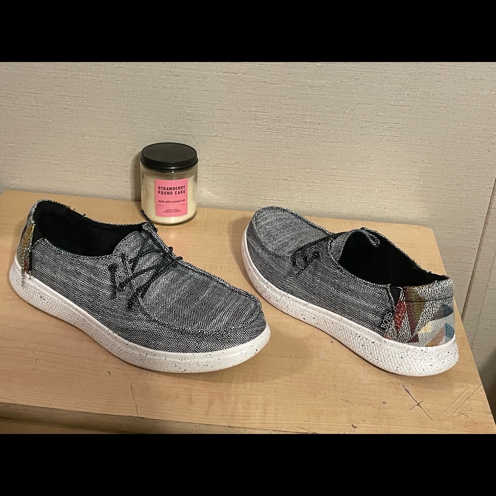 Womens brand new size 11 bobs
